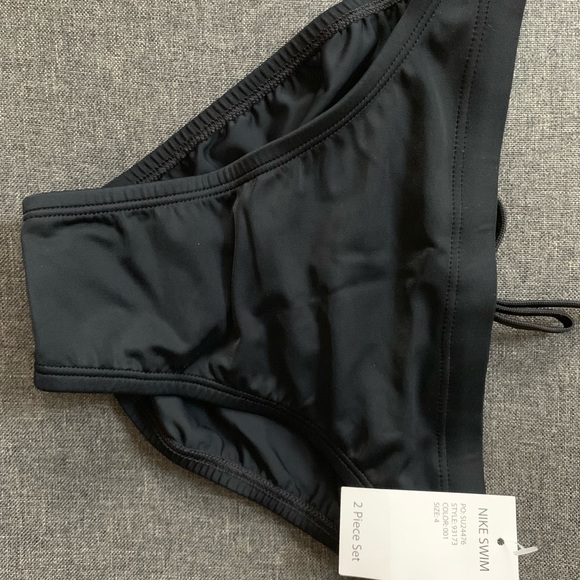 Nike Women’s Size 4 Athletic 2-Piece Swimsuit - Picture 2 of 6